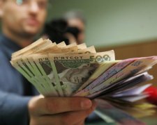 Зарплати ростуть: Держстат показав українцям, як ті розбагатіли