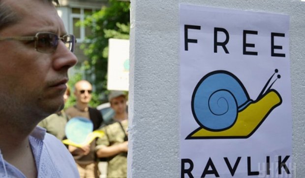 Активисты требуют от Авакова освободить «равлыкив»