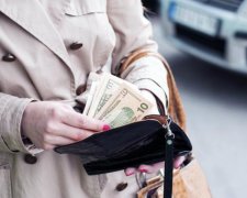 Курс на 26 липня: слідом за стихією з українців познущається і долар