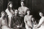 цар Микола ІІ з сім'єю