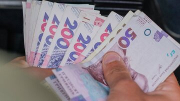 Гривневые купюры и выплаты людям с инвалидностью