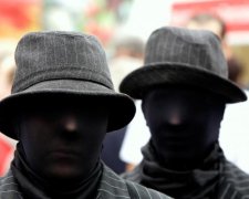 Усе розгромили і забрали найцінніше: в будинок президента увірвалися невідомі