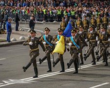 Парад до Дня Незалежності показав, якої техніки не вистачає ЗСУ