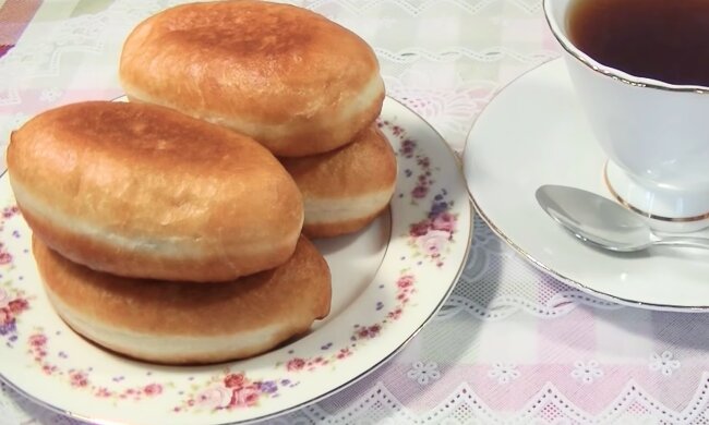 Пиріжки з цибулею і яйцем, скріншот: YouTube