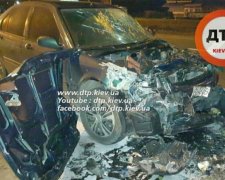 Аварія на Борщагівці: водій Honda розбив скло головою (фото, відео)