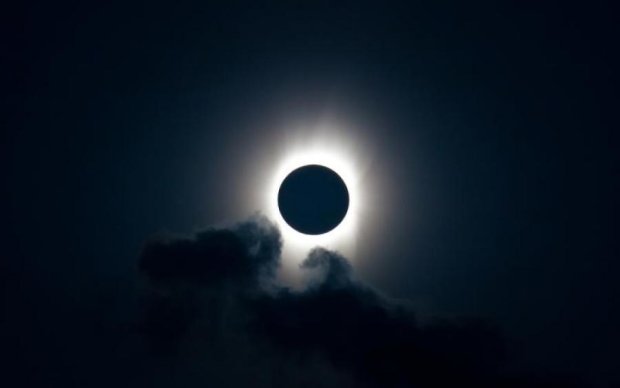 Місячне затемнення 2017: найцікавіші обряди