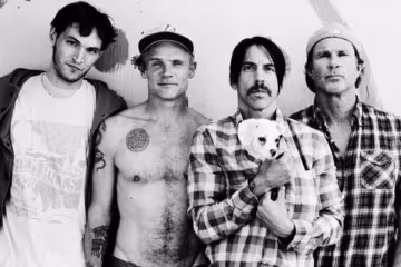 "Red Hot Chili Peppers" покатались голышом по Лос-Анджелесу