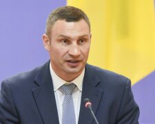 "Заощаджуємо ваші гроші": Кличко виправдався перед закляклими киянами за холодні батареї