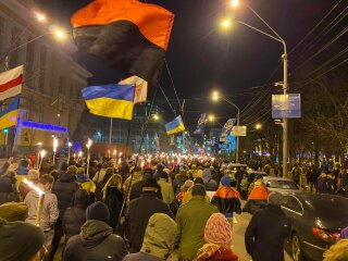 Марш зі смолоскипами, Прямий