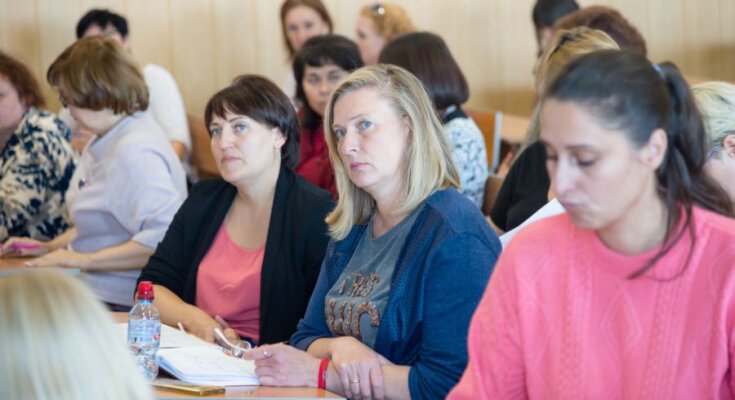 Незаконные поборы в школах: за что родители не обязаны платить