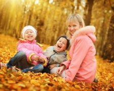 Шоколад чи обійми: як правильно заохочувати дітей