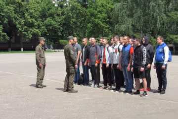 Осенний призыв в Харькове набирает обороты: сколько "салаг" обуют в берцы