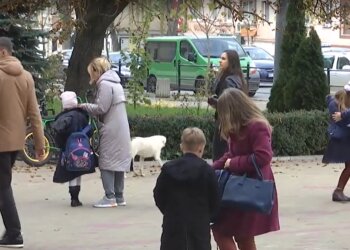 Школьники, фото: кадр из видео