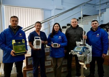 Аппарат ИВЛ, дефибрилляторы и инфузоматы: фонд «Надежда», Валерий Дубиль и Вита Присяжнюк передали оборудование Киевскому онкоцентру