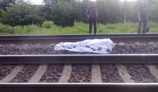Под Хмельницким 16-летний подросток бросился под поезд 