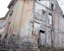 Пам'ятник архітектури перетворюється в руїни посеред Львова