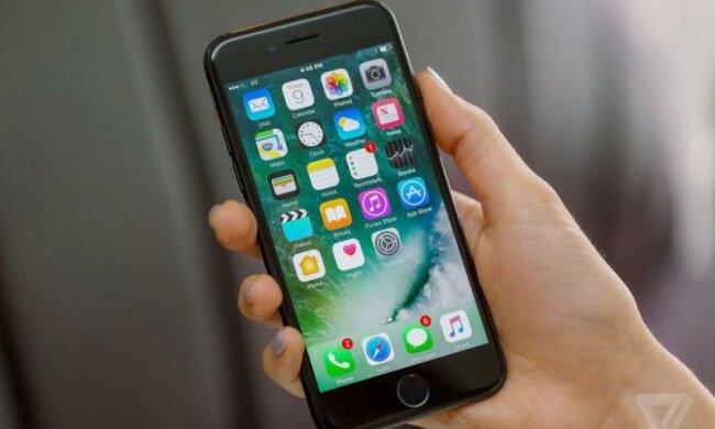 США змусять весь світ переплачувати за iPhone