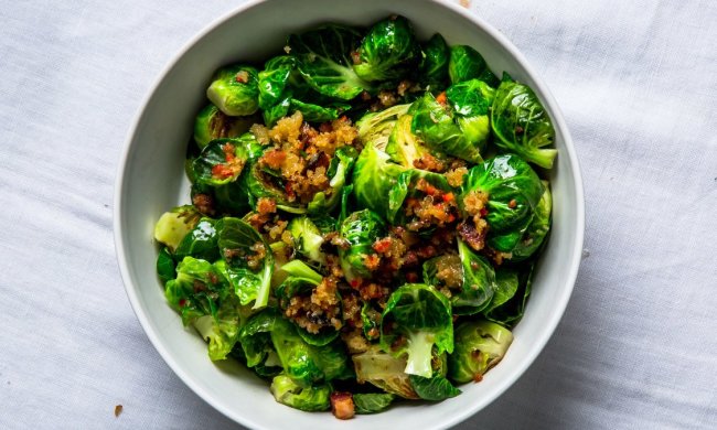 Брюссельська капуста з беконом і мигдалем за 10 хвилин