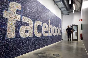 Facebook и Instagram легли по всему миру: что происходит