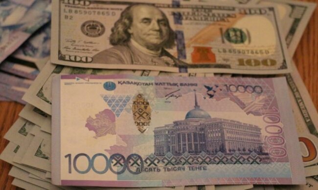  Вклади населення  Казахстану  переводять у долари