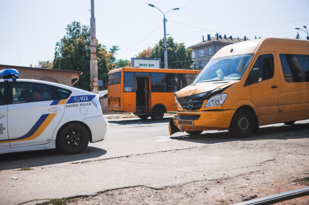 Одесская трагедия повторилась: в Днепре КрАЗ влетел в маршрутку на бешеной скорости, 11 пострадавших