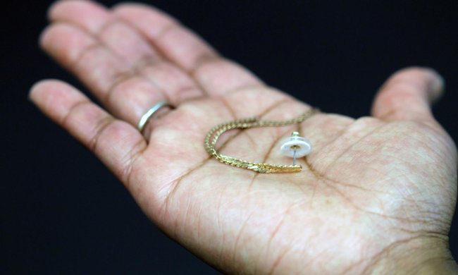 Тримайте вухо гостро: вчені створили протизаплідні сережки