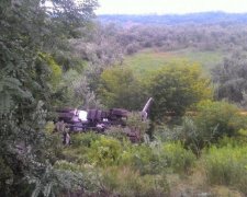 Шокуючі кадри ДТП в Чернівцях: водій помер під кабіною фури
