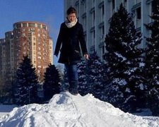 Гайдар прокатилась на снегу под окнами Саакашвили (видео)
