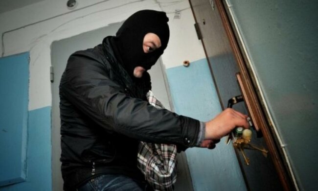 Поліція врятувала від грабежу відразу 40 київських квартир