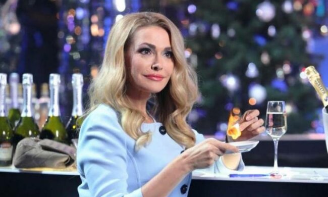 Сумская показала, как забила все тело розами