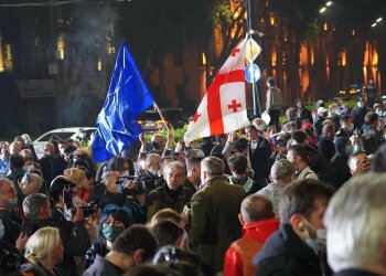 В Грузии начались массовые протесты, фото из вылетных источников