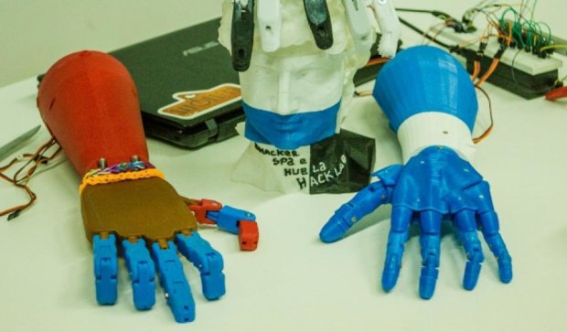 Три варіанти роботизованої руки створили у Львові (відео)
