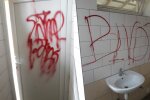 На Тернопільщині вандали познущалися над туалетом: "Руки б вам повідбивати"