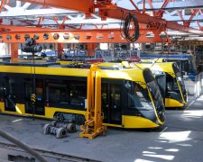 Пошкоджені трамваї PESA у депо імені Шевченка після ракетного удару