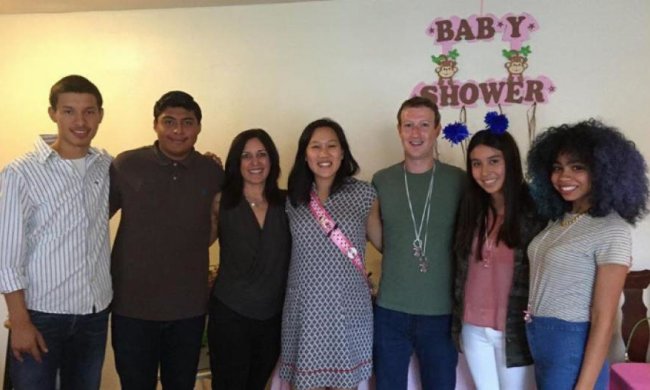 Марк Цукерберг в прямом эфире показал свое рабочее место (видео)