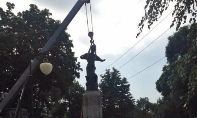 Пам'ятник Сагайдачному з Севастополя встановили у Харкові