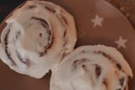 Булочки з корицею та глазур'ю: рецепт ароматної випічки для затишного осіннього чаювання