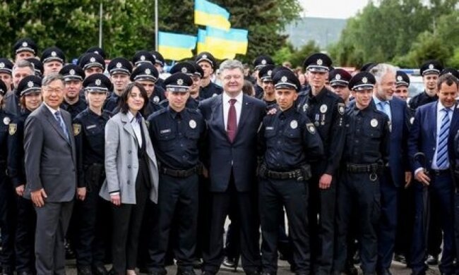 Порошенко заявил, что новая полиция не допустила бы «русской весны»