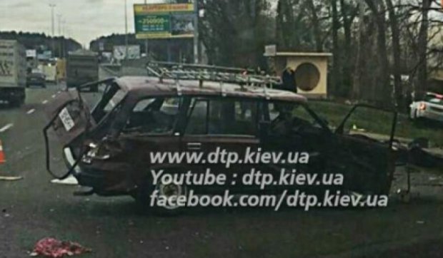 Під Києвом зіткнулися Range Rover і ВАЗ: одна людина загинула (фото)