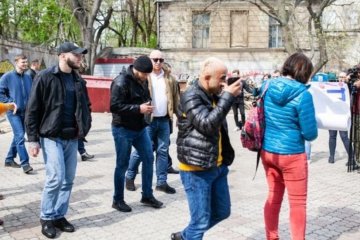 В Одессе киевского нардепа облили нечистотами