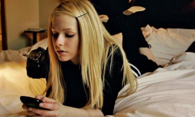 Стало відомо, як смартфони впливають на похорони та інтимне життя