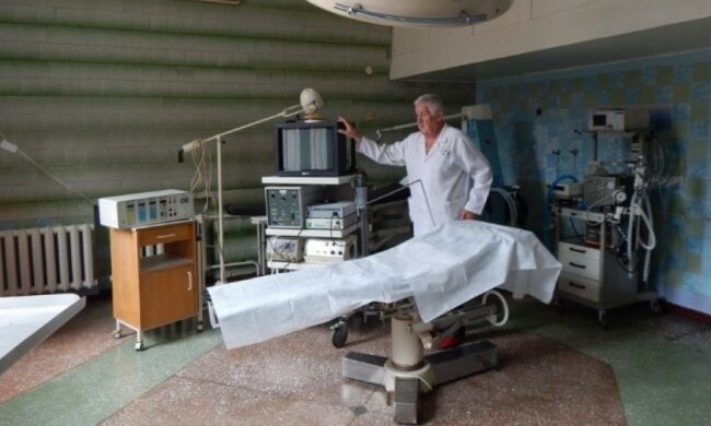 Родственники умершей пациентки избили хирурга (видео)