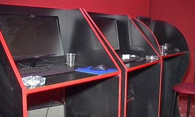 У столиці накрили підпільний клуб гральних автоматів (фото)