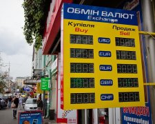 Курс валют на 4 листопада: долар знову стоїть на своєму