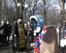 В Киеве открыли памятник жертвам режима Януковича