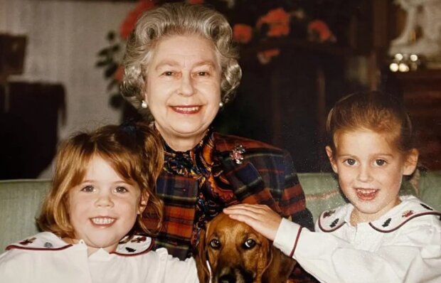 Принцесса Беатрис, принцесса Евгения и королева Елизавета II, фото: royalfamily/Twitte