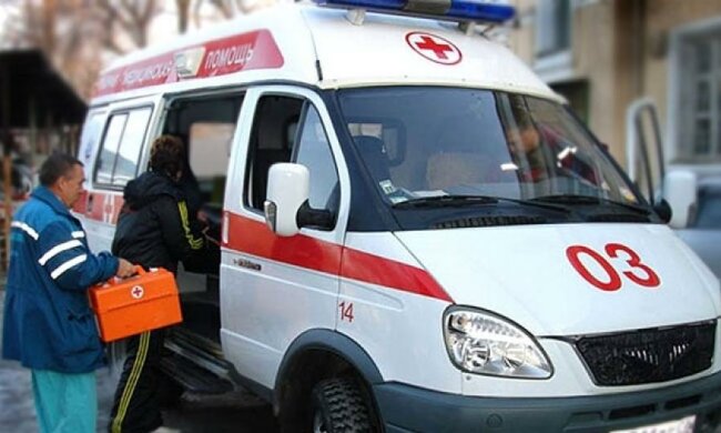 В Росії хворого спустили сходами і протягли по снігу (відео)