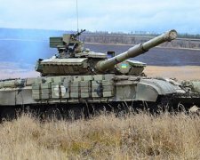 Гонки на танках: аси-військові кермують 42-тонними машинами (фото)