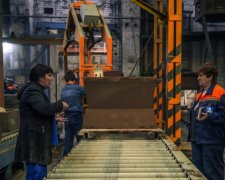 Проміняла завод на відверте вбрання: неймовірна історія переселенки з Донбасу