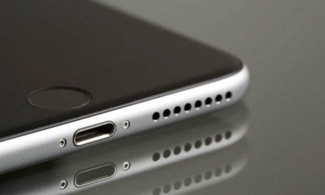 Сделай сам: умельцы сверлят дырки под наушники в iPhone 7